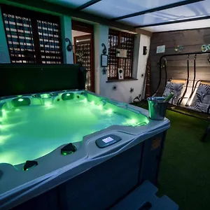 https://loft-jacuzzi-privatif.midi-pyreneeshotels.com